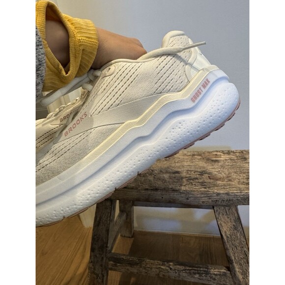 Size 9  Brooks Ghost Max 2 Wide Coconut Milk Zephyr W Running Near Mint - Picture 7 of 16